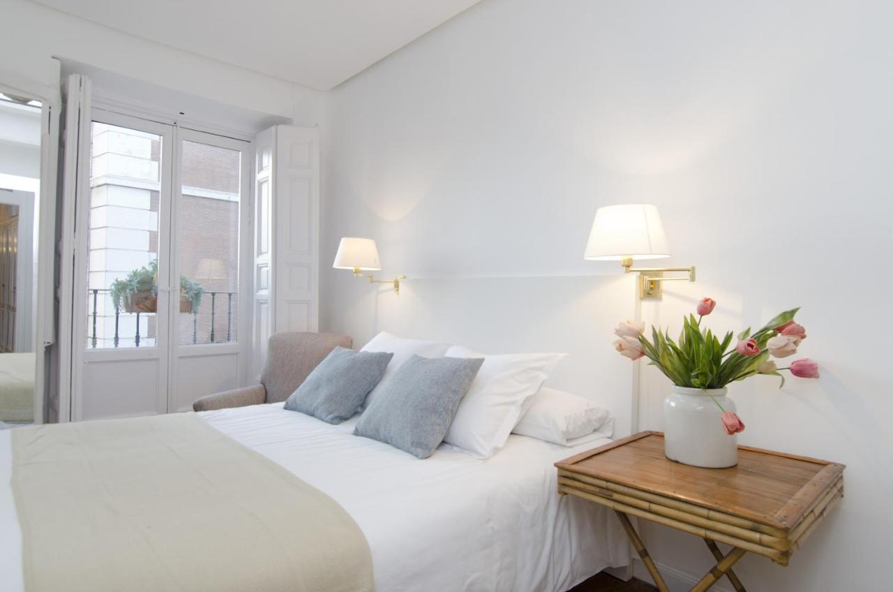 Apartamento Paseo Del Prado II En มาดริด ภายนอก รูปภาพ